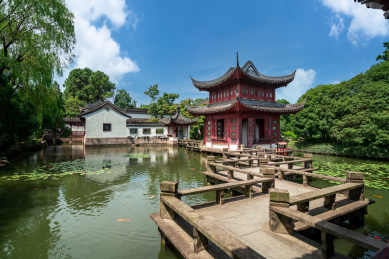 中国苏州园林古建筑亭台楼阁小桥流水