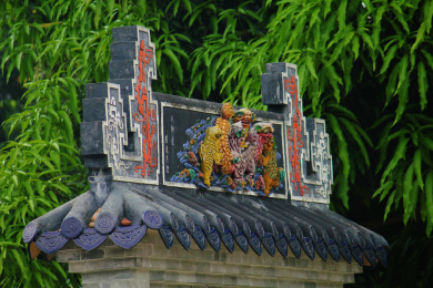 中国广州市岭南余荫山房古建筑上的灰塑