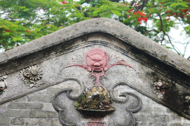中国广州市岭南余荫山房古建筑上的灰塑