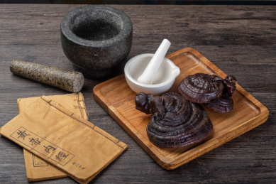 中医中药材灵芝和医术古籍