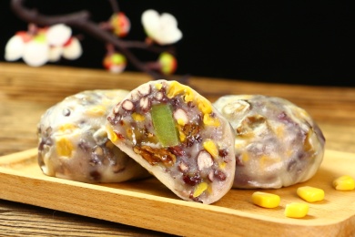 在盘子里的粘豆包