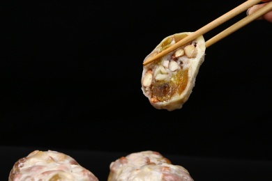 在盘子里的粘豆包