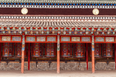 中国西藏藏族寺庙转经筒