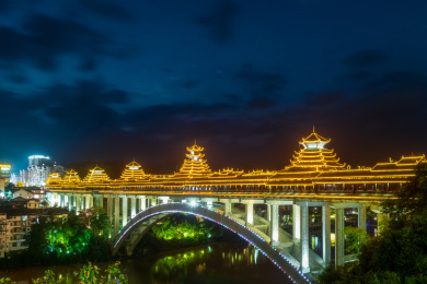 广西柳州三江风雨桥夜景建筑风光