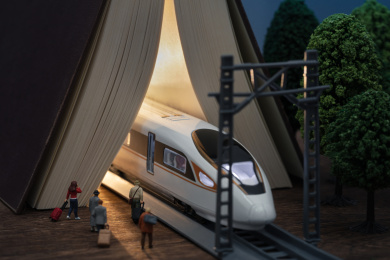 微缩创意夜晚书本隧道站台高铁动车组与旅客