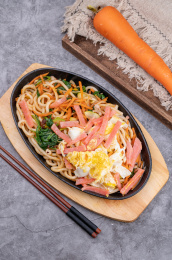 火腿鸡蛋炒面