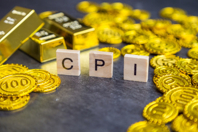 用木质积木砌成的字母单词CPI