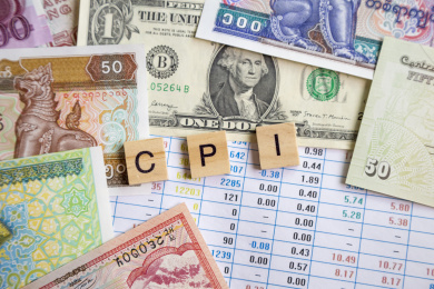 用木质积木砌成的字母单词CPI