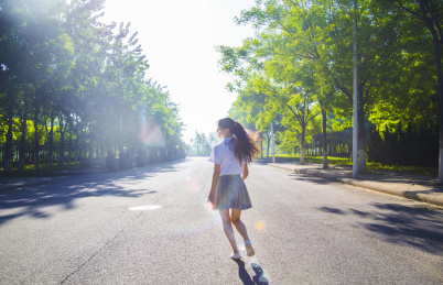 室外穿着小时代JK制服的女孩
