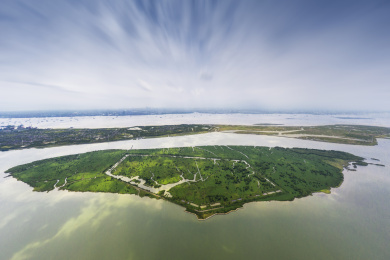 俯瞰上海长兴岛青草沙水库