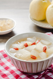 滋阴润肺的冰糖雪梨水