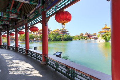 山东省蓬莱三仙山景区廊亭园林风光