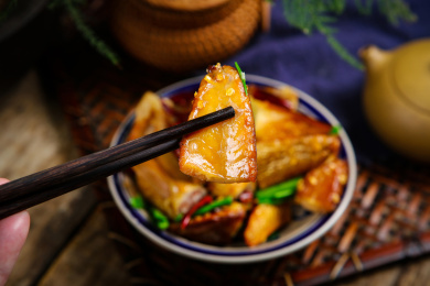 地方特色菜爆炒烟熏腊鱼肚