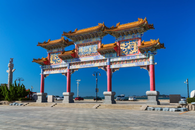 山东省烟台市蓬莱三仙山景区蓬莱胜景牌坊