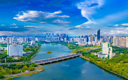 中国广西南宁市南湖大桥城市环境