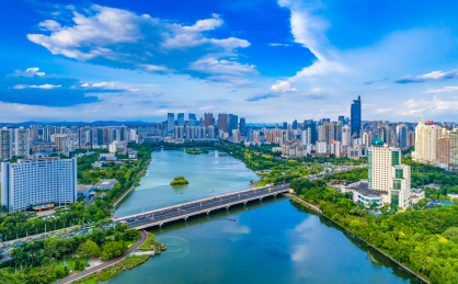 中国广西南宁市南湖大桥城市环境