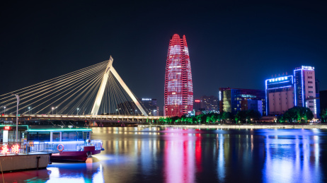 位于浙江省宁波三江外滩的城市灯光夜景