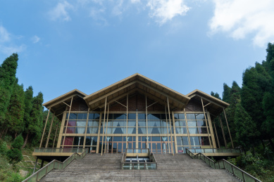 森林里的度假酒店   