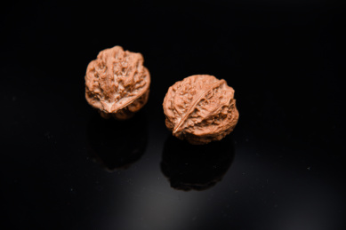 一对文玩秋子核桃