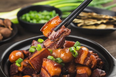 鹌鹑蛋红烧肉
