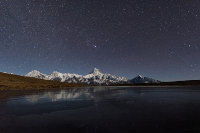 川西冷噶措贡嘎雪山星空