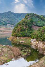 中国辽宁丹东宽甸浑江山水风光