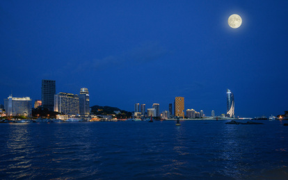 中国福建厦门鹭江道滨水城市天际线满月夜景