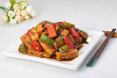 中式菜肴家常菜青红椒炒豆腐