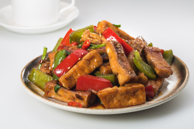 中式菜肴家常菜青红椒炒豆腐