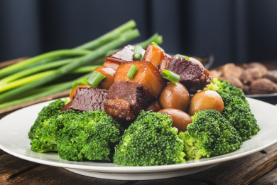 鹌鹑蛋红烧肉