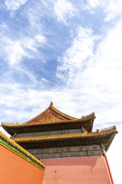 蓝天白云下的北京故宫保和殿重檐歇山顶