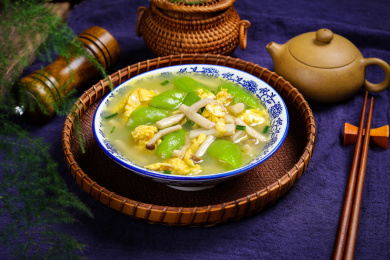 汤菜美食丝瓜鸡蛋蘑菇汤