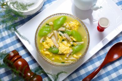家常美食菜肴丝瓜鸡蛋汤