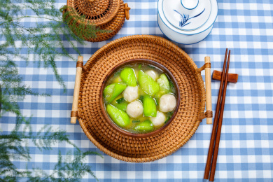 中餐家常菜虾丸胜瓜汤