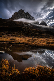 青海年宝玉则石头山