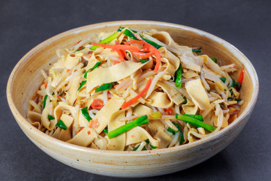 家常豆腐皮炒豆芽