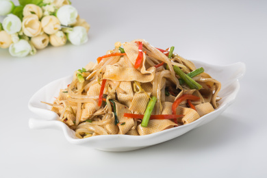 家常豆腐皮炒豆芽