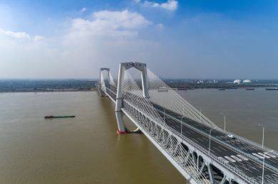 航拍安徽省芜湖长江三桥秋季风光