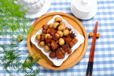 地方特色菜肴炖鹌鹑蛋红烧肉