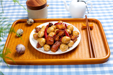 地方特色菜肴炖鹌鹑蛋红烧肉