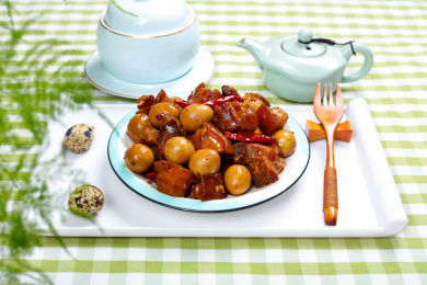 美味特色菜鹌鹑蛋红烧肉