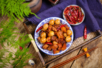 地方特色菜肴炖鹌鹑蛋红烧肉