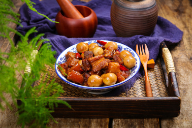 美味特色菜鹌鹑蛋红烧肉