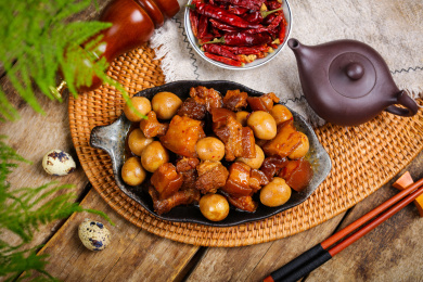 美味特色菜鹌鹑蛋红烧肉