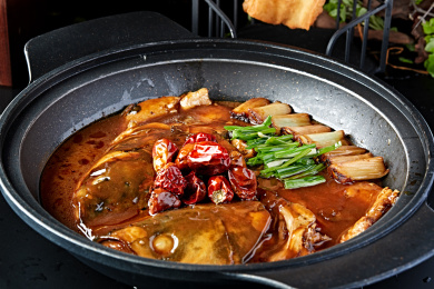 砂锅酱焖千岛湖大鱼头配油条