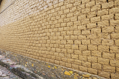 粤港澳大湾区文化遗产古村夯土砖头