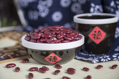 中国风背景的五谷杂粮红腰豆静物特写