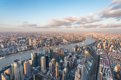 俯瞰航拍夕阳下的中国上海浦东陆家嘴CBD