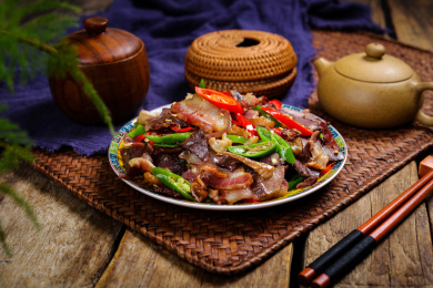 美味招牌菜小炒腊味拼盘