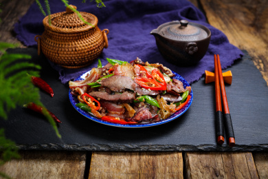 美味招牌菜小炒腊味拼盘